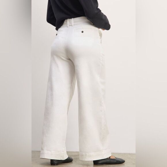 Everlane Organic Cotton The Phoebe Trouser in White
Size 6 - Picture 2 of 13